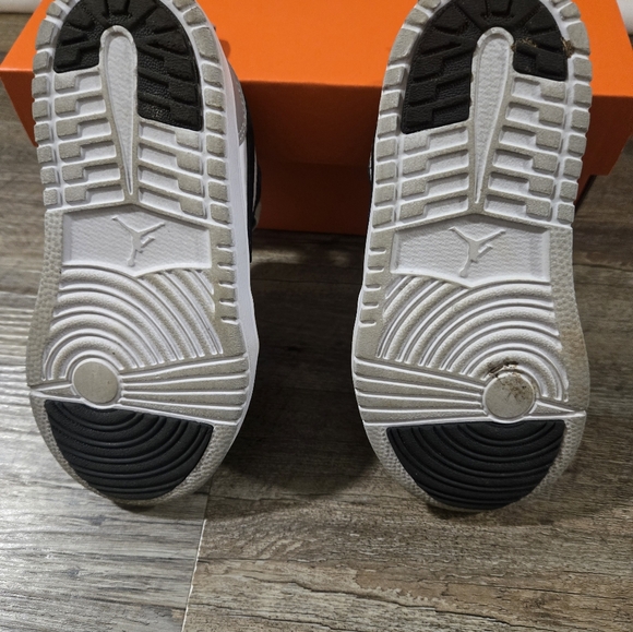 Kids Black and White Nike  Sneakers - Picture 7 of 13